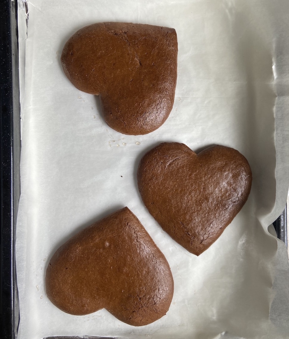 SweetBarworld's tweet photo. Auf die Lebkuchen fertig los...
Nicht nur Charlie steht vor der Tür, sondern klopft auch die X-Mas Produktion der Sweet Barworld an!
.
.
.
.
.
.
#lebkuchen #sweets #sweet #barworld #weihnachten #vonherzen #honig #zucker #back #stop https://t.co/a80RgYXV02