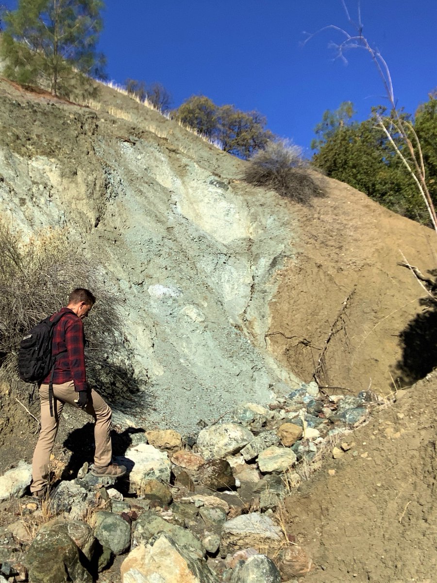 USGS Earthquakes tweet media