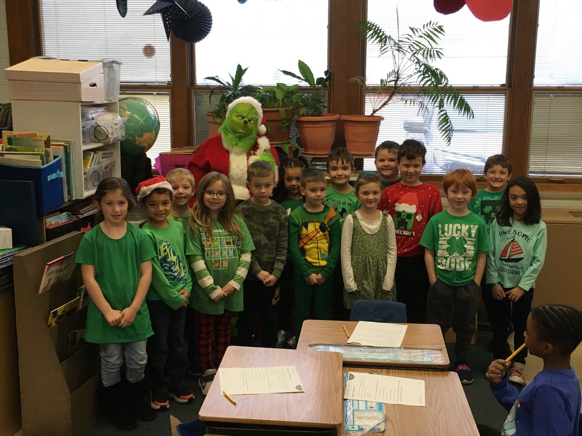PCSDdentzler's tweet photo. Its GRINCH Day! And look who came for a visit... https://t.co/CecZpwdrDp