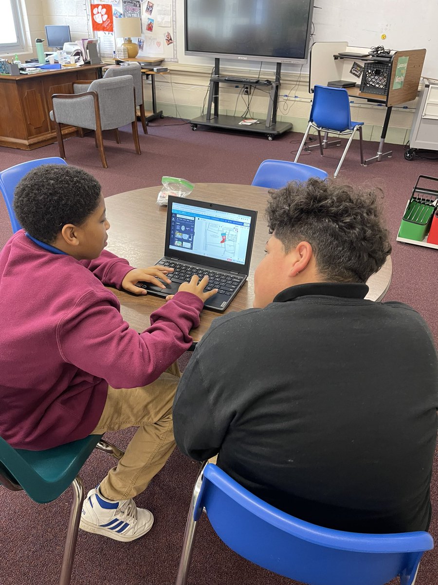 York1YOA's tweet photo. Celebrating #edTECHmas with @York1Learns by having students collaborate on a reflective design project describing what they’ve learned this semester! https://t.co/fxevCW15zB