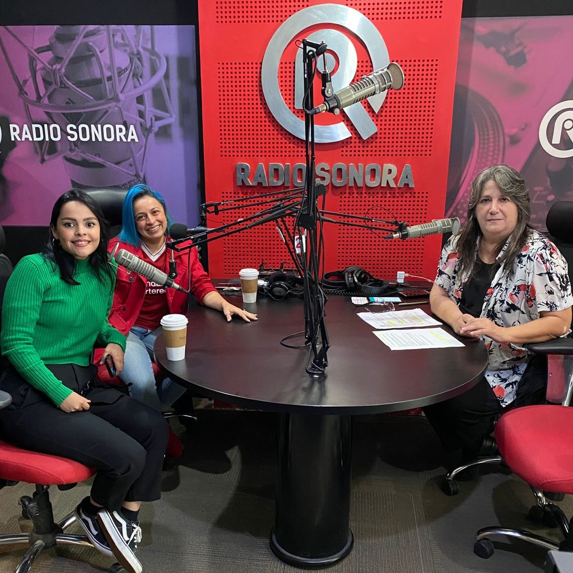 RSonoraFM's tweet photo. 📻#LaEntrevista en #VidasVecinas con @CynthiaDLVillar a Metztli Montero, Dramaturga y Directora; Misselly Jorquera, Actriz, para invitarnos a la obra de teatro “Futboleros Anónimos”. https://t.co/zvDlXK9HZK