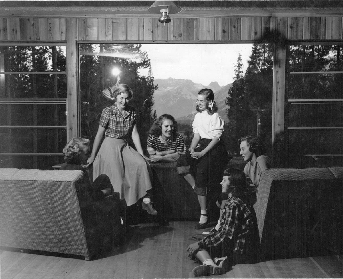 From Banff Centre's early days until today, the many lounges on campus remain popular gathering spots for students &amp; staff.

This 📷 in front of the window in one of our original chalets—now known as Vinci Hall—was taken in 1949 by local photographer Bill Gibbons (1/2)#nowandthen