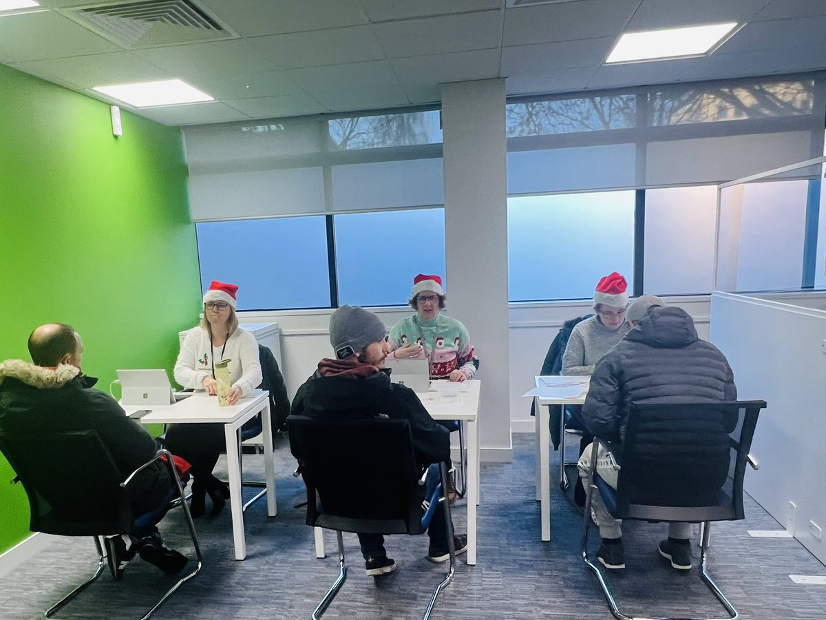 PChiverton's tweet photo. Congratulations to the brilliant #Southampton team today at our Christmas themed Employer Engagement Day, several employers onsite offering various vacancies with an amazing 46 offers made along with 25 second interviews offered well done @MarkPeckDWP @RamachandranDWP https://t.co/ZQ1v6Zu3Dq