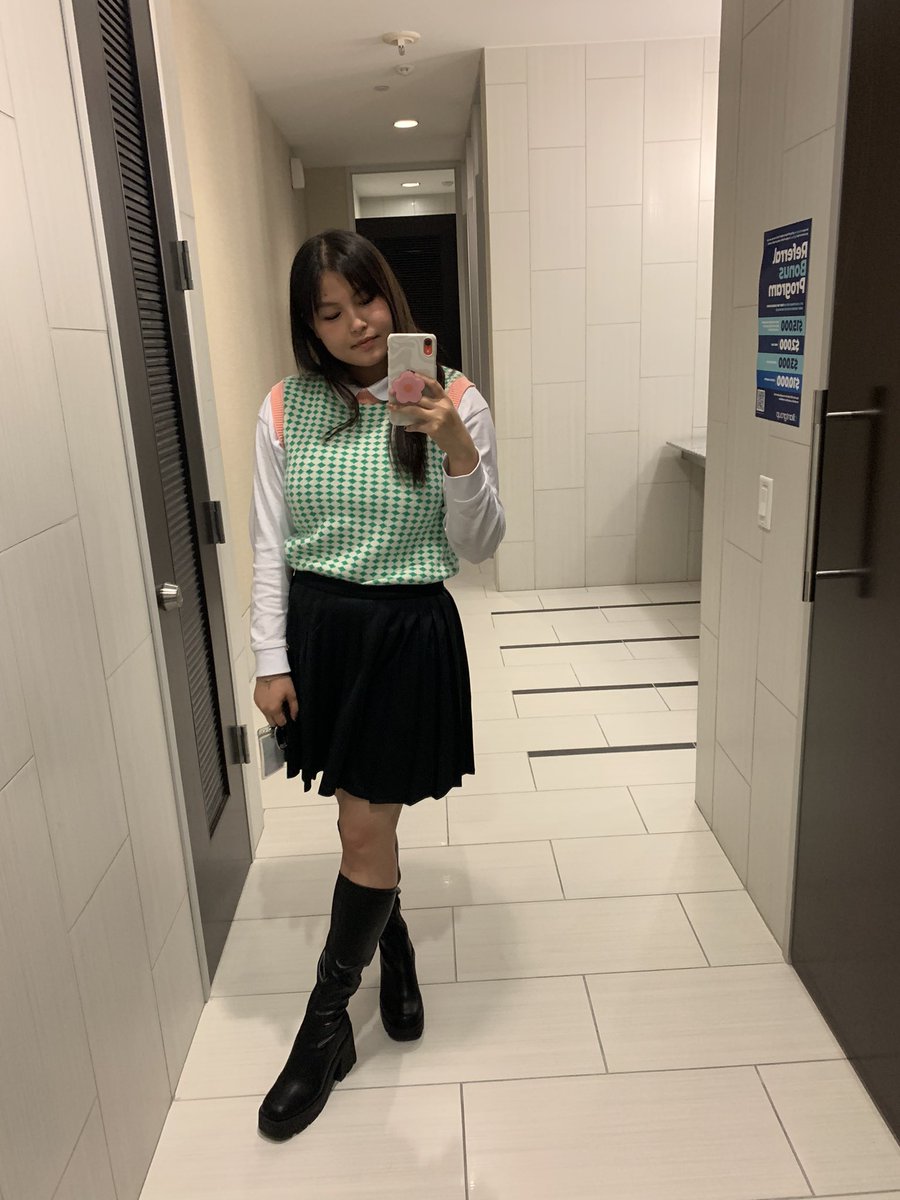 MiaPham6's tweet photo. In my mini skirt era https://t.co/l9UVM8c0bR