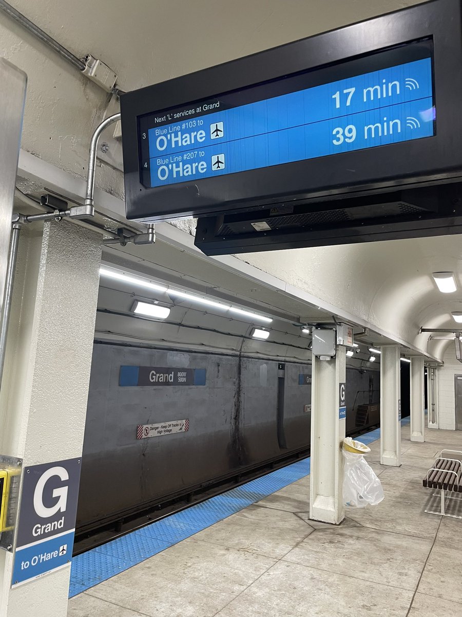 kaysur_'s tweet photo. very normal weekday afternoon transit schedule here in chicago, this is totally fine, no notes 🙃 @ctaaction https://t.co/yDJ3018El4