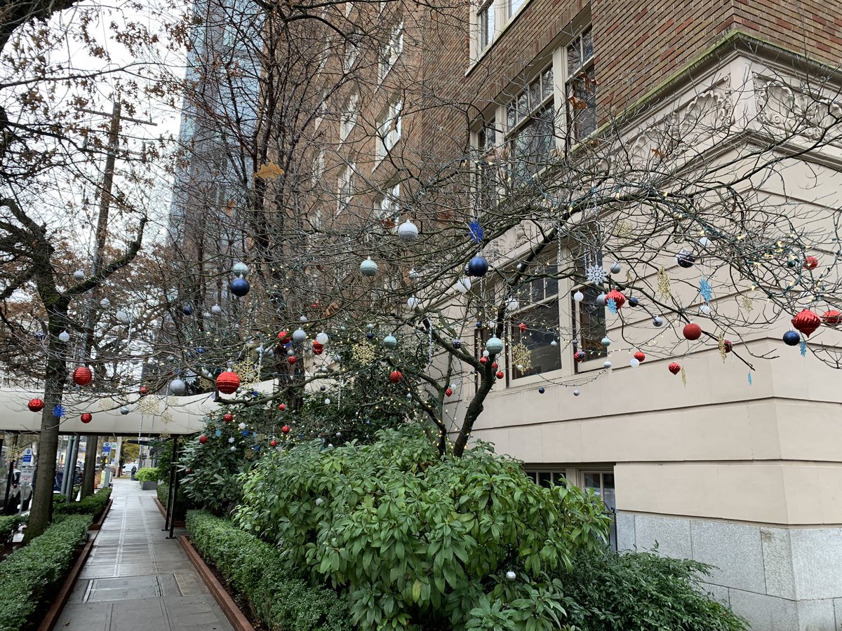 GordonWerner's tweet photo. Minor & Spring
#FirstHill #Seattle #Xmas https://t.co/MKgofhYb6Z