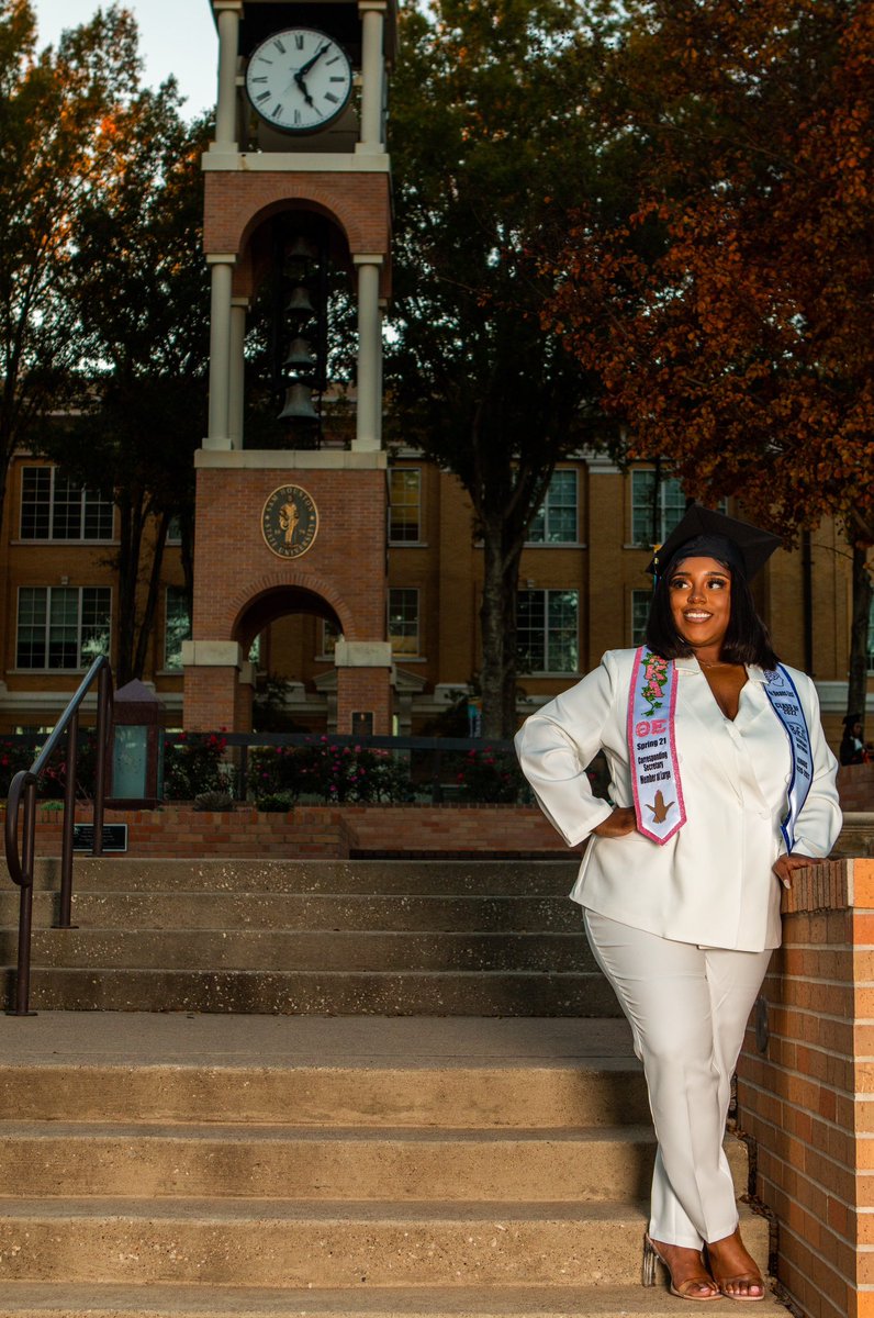 kaylinw_'s tweet photo. “Let nothing dim the light that shines from within.” - Maya Angelou

✨ Alpha Kappa Alpha Sorority, Inc. 
✨ KHAOS Step Team
✨ Black Entrepreneurs of Sam
✨ 4x Deans List
✨ 5 E-Board positions
✨ CEO of Haven Scent Candles 

B.S. in Psychology 
12/9 @ 9:30 am 
#AKAslead https://t.co/Cb9Zi7smhK