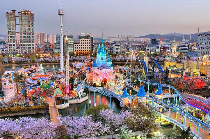 DynAttractions's tweet image. Lotte World, in Seoul, South Korea, is the world’s biggest indoor theme park.  It is home to one of the coolest flying theaters – FlyVenture.  If you’re ever in South Korea, fly on by!

adventure.lotteworld.com/eng/enjoy/attr…