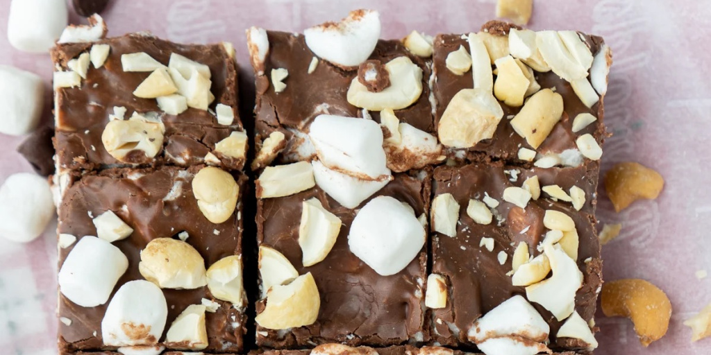 Britni Vigil (@playpartyplan) on Twitter photo #ad This rocky road fudge looks so good! Chocolate, marshmallows and <a href="/MrPeanut/">Mr. Peanut</a> cashews together make a delicious holiday treat! #ToAllAGoodNut playpartyplan.com/rocky-road-fud… #ad This rocky road fudge looks so good! Chocolate, marshmallows and <a href="/MrPeanut/">Mr. Peanut</a> cashews together make a delicious holiday treat! #ToAllAGoodNut playpartyplan.com/rocky-road-fud…
