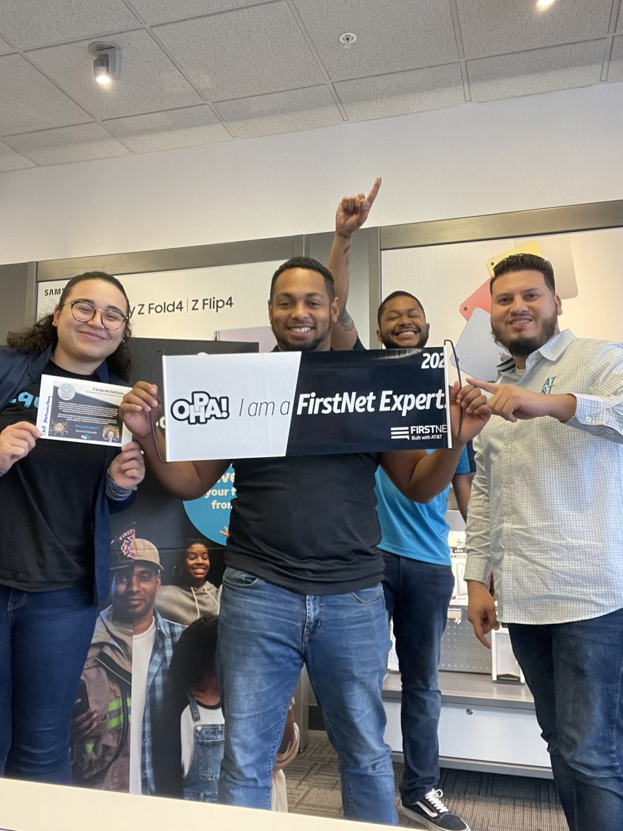 Jon_Kirwin's tweet image. TWE Mechanicsburg joining the #FirstNet expert club! Shoutout to store leader Andre &amp;amp; team on a huge accomplishment 👏🏻👏🏻 #AnotherOne #unstOHPAble #LifeAtATT @Julio_Arroyo27 @JLepordo @yoder2 @team_oselett @keroninc @McPeakJoe