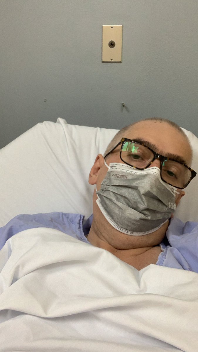 MarcoBrollo's tweet photo. Queridas queridos todos, aquí voy en hospital con mi resultados clínicos. Lamentablemente tengo Cáncer en lo Esófago con ganglios infectados. En los próximos días vamos a ver cómo intervenir y seguro me iré en Capital Gótica !!!! Le pido de no olvidarme en sus plegarias https://t.co/sDoxXykpm3