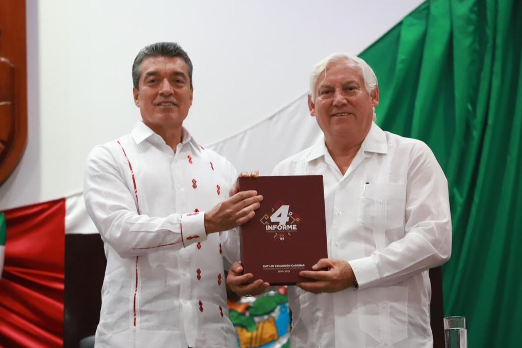 vmva1950's tweet photo. Un gran honor asistir hoy con la representación del presidente @lopezobrador_ al Cuarto Informe de Gobierno del mandatario estatal de #Chiapas, @RutilioEscandon. De la mayor trascendencia la rendición de cuentas.  (1/4) https://t.co/oflocui8Cz