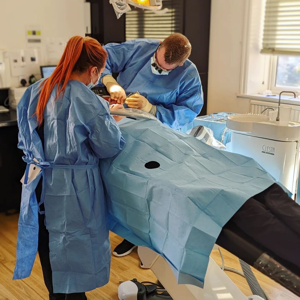 kennairimplants's tweet image. When one instrument isn&apos;t in line and it ruins your arrangement 👎 🤣

One of today&apos;s set ups at @hollydentalofficial

#sinuslift #sinusaugmentation #oralsurgeon #dentalimplants #implantology #dentist