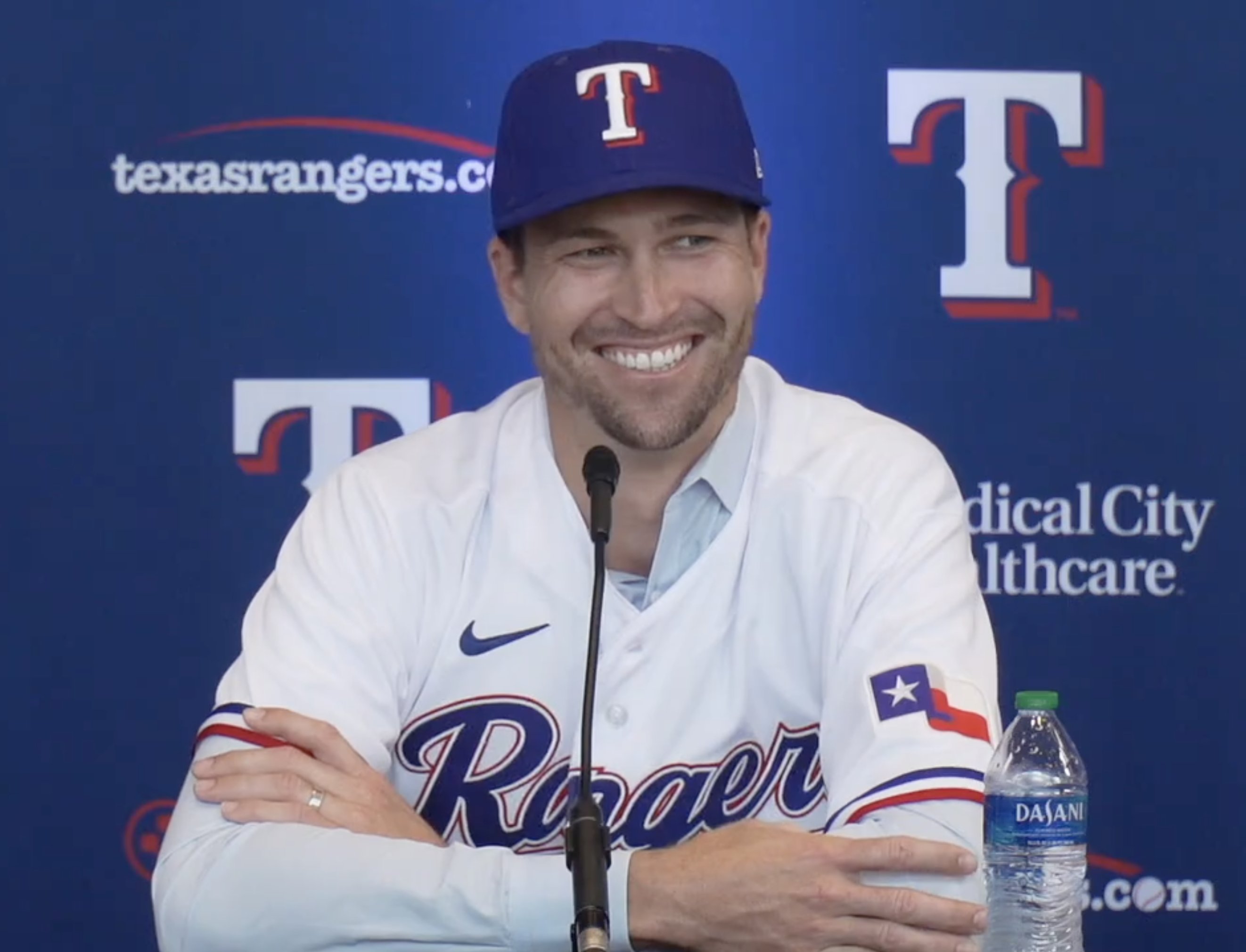 via @Rangers on Twitter] Jacob deGrom letting his personality shine during  his first Texas Rangers photo day! : r/baseball