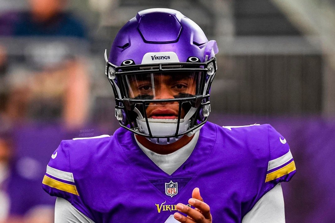 MaxMarkhamNFL's tweet photo. Reminder that Justin Fields has scored more total touchdowns this season than Kirk Cousins..

The Vikings have $97m invested into their offence (8th most), the Bears have spent $55m on their offense (32nd.)

Fields does more with less. https://t.co/CN1xPNied6