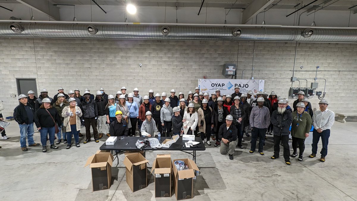 Une belle équipe engagée des ES du <a href="/CSViamonde/">CS Viamonde</a> explore les possibilités dans le monde des métiers spécialisés pour nos élèves. Merci à Liuna <a href="/Local837/">LiUNA! Local 837</a> pour une belle journée des métiers de construction #oyap #Pajo #appex <a href="/HTZfan/">Vincent Bénard 🇨🇦</a> <a href="/sameramraneedu/">Samer Amrane</a>  #appex