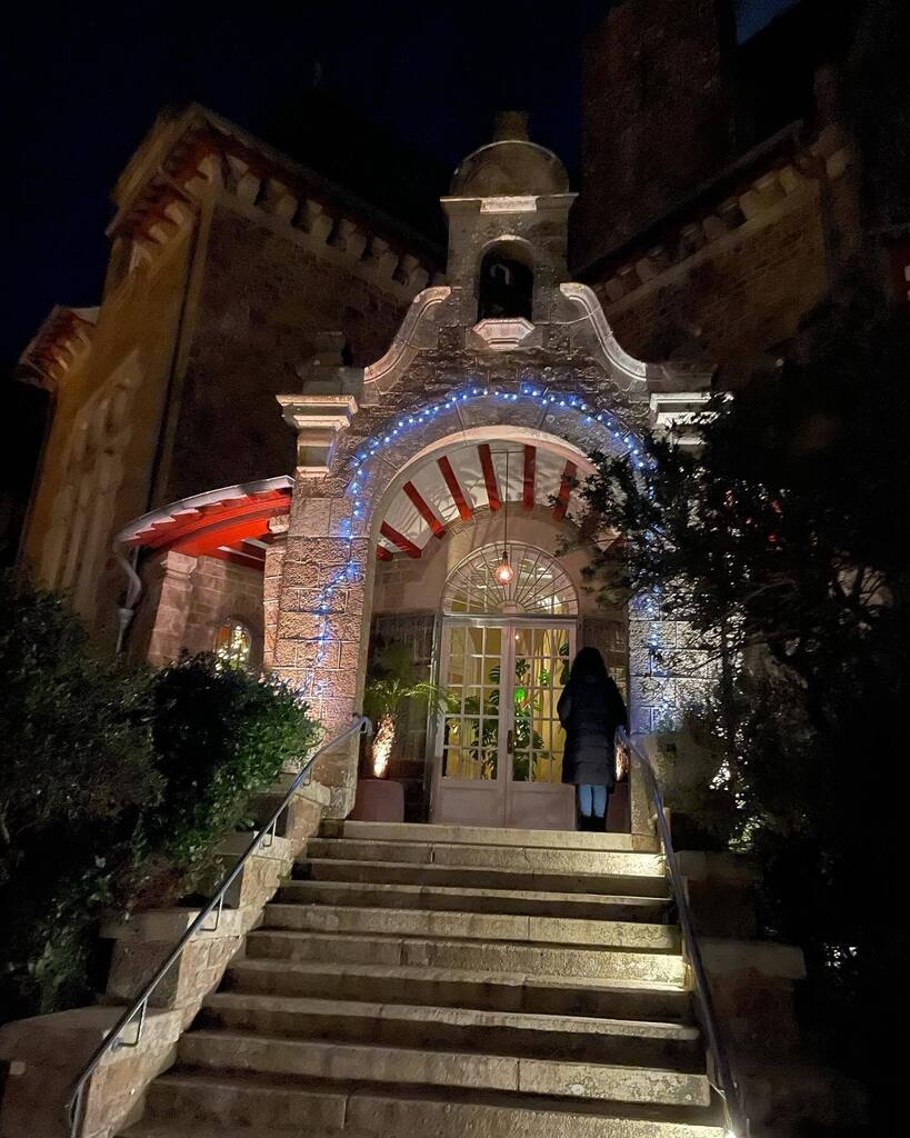 gillespudlowski's tweet photo. Un château en #illeetvilaine face à la baie du #montsaintmichel #chateauricheux #relaischateaux #hugoroellinger #familleroellinger #olivierroellinger https://t.co/znefGYCeC0 https://t.co/cNIjklfGYS