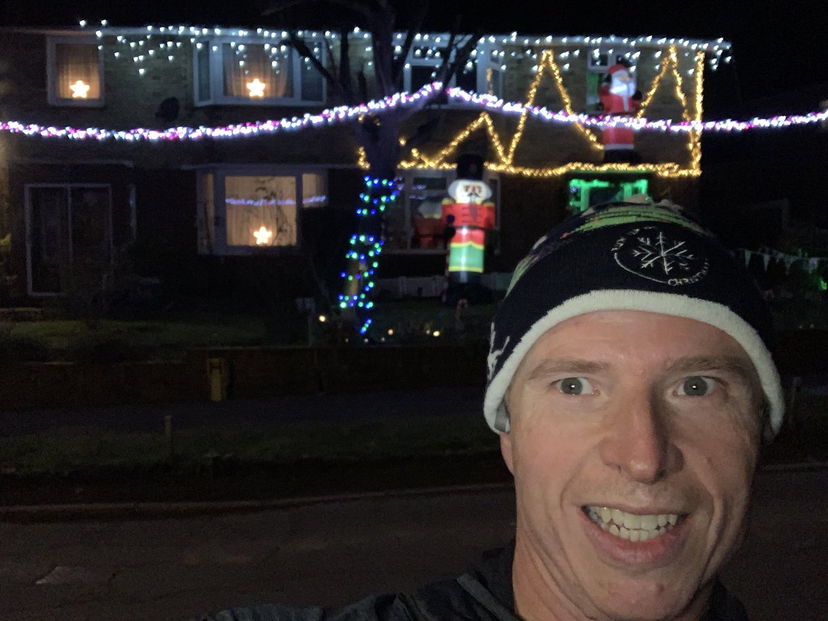 stuartsfia's tweet image. Is it just me that always struggles to take a 🎄 💡 selfie? #RU2CLights #TeamMercer #merceractive