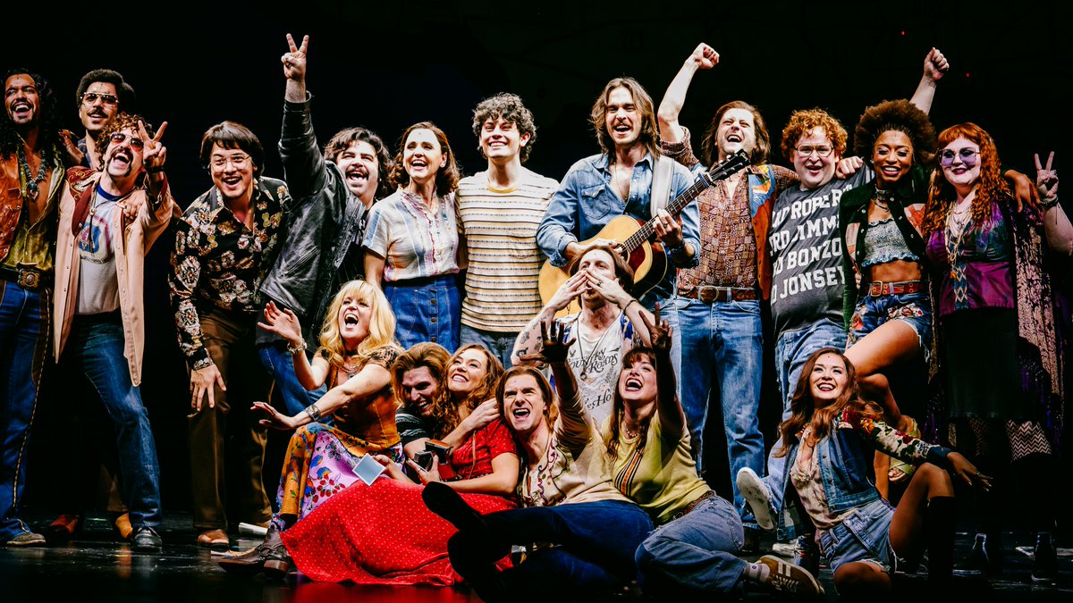 AlmostFamousBwy's tweet photo. The joy, the love, and the rock 'n roll every single night. What's your favorite moment from your night at the Jacobs? #almostfamousbwy #almostfamous #broadway
Photos: @vnina https://t.co/1TiirQJhsL
