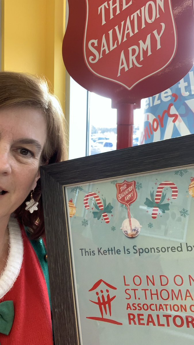 lstartweets's tweet photo. More of our St Thomas members representing! Stop by and say hi! #LSTAR #REALTORS #London #StThomas #SalvationArmy #ChristmasKettles #KettleDrive https://t.co/8k6ytubNUM