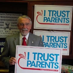 VaPubSchoolOpt's tweet photo. Since its Thursday of #ITrustParentsWeek here is a #TBT from Virginia and one of virtual ed's biggest supporters @DickieBellVA https://t.co/RbHIFMBeFC