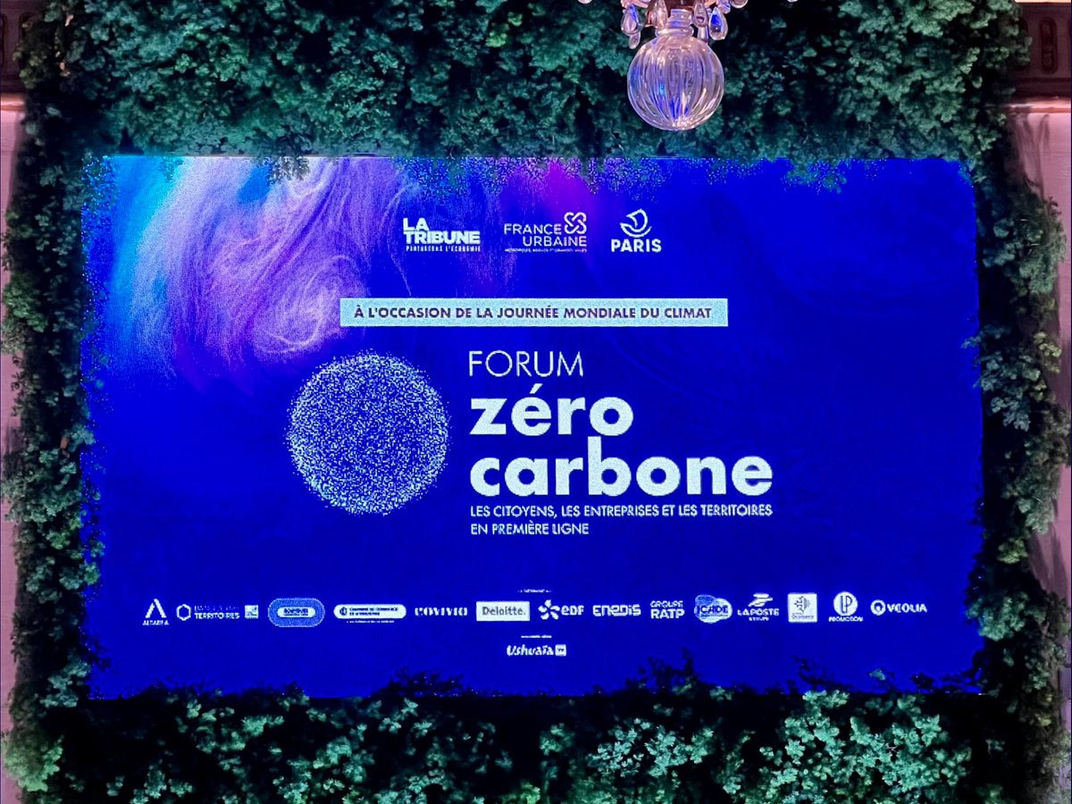anne_sicard's tweet photo. A l’hôtel de ville de #Paris, @France_urbaine et @LaTribune priment l’action de @larochesuryonfr en faveur de la #mobilité décarbonée, et par-delà, l’engagement de l’écosystème vendéen ! @SyDEV_85 @DepVendee @Lhyfe_hydrogen ! #ForumZeroCarbone #JourneeMondialeduClimat #hydrogène https://t.co/mz3OJcbuRo