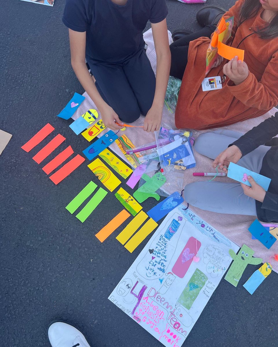 SugarhillMVUSD's tweet photo. As part of their IB unit of inquiry, 3rd grade students learned how a free economy works. They worked collaboratively to develop their own business to sell a product. On market day, students sold and purchased products they created. #UnitofInquiry #IB #sugarhilldragons💙✨🐉💚 https://t.co/8jC3ros2in