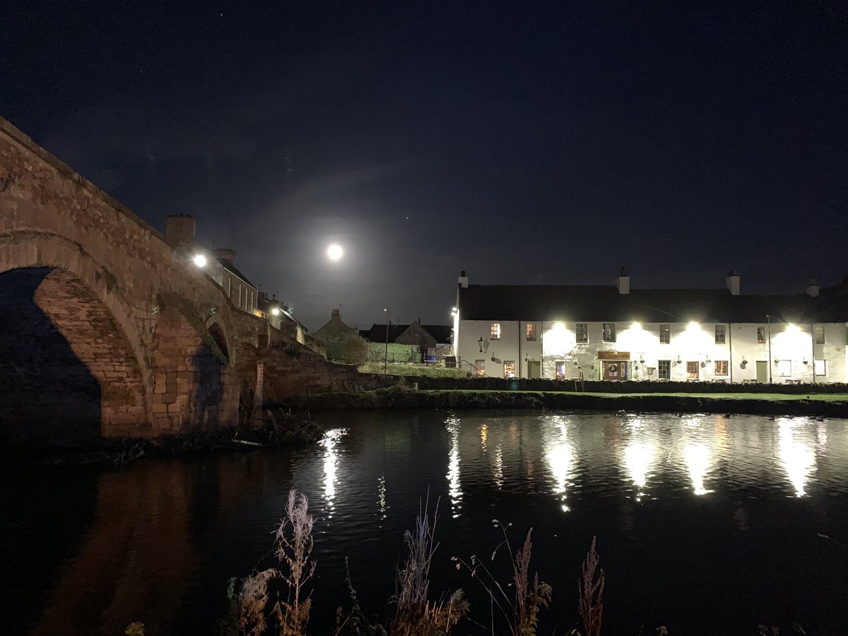 christophelamot's tweet photo. Just watched the #ChristmasTree being lit in  beautiful, frosty @haddingtongardn for @StColumbas with the full moon behind. Followed by mulled wine in @Stmaryskirk. @stuart4hadd #haddington 

#eastlothianloop #eastlothian https://t.co/gOdzzTvKJt