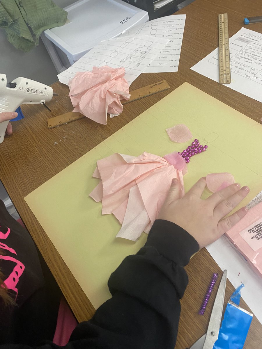 PattonvilleFACS's tweet photo. Fashion Croquis in Fashion &amp; Interior Design Fundamental @Pattonville_HS @PattonvilleSD https://t.co/7C8B2nB2pb
