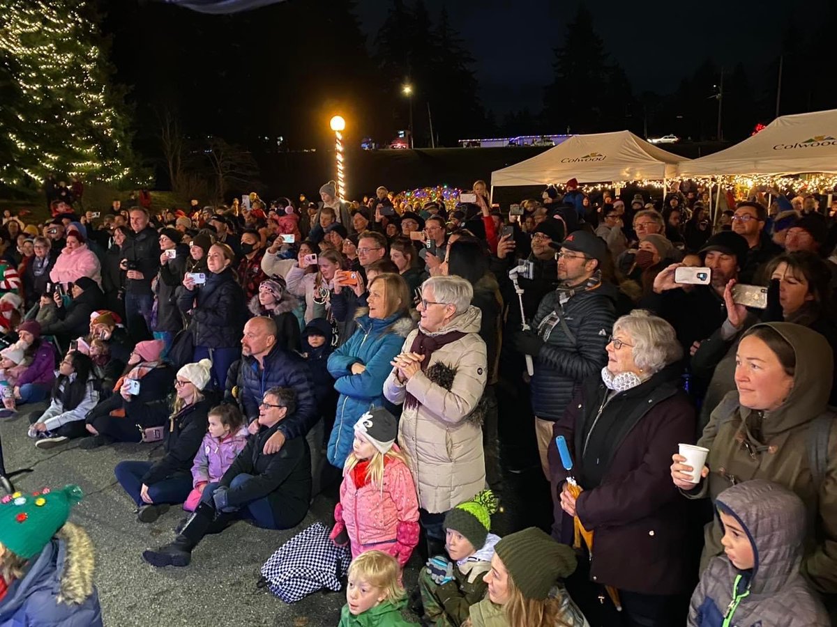 #Sangster choir sang some tunes and did an amazing job getting the crowd into a festive frame of mind at the #Colwood Light-Up last night! It was great to see such a big turn-out. #sd62