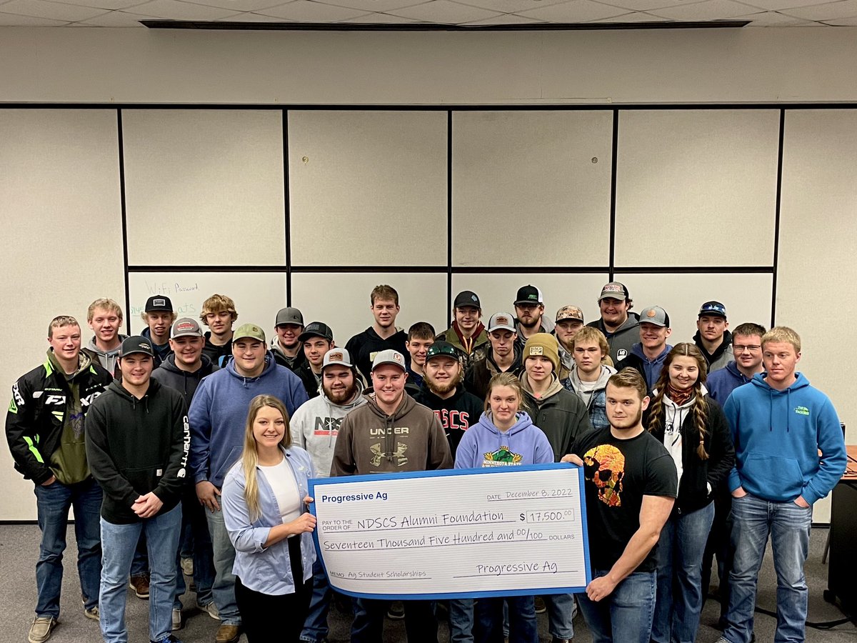 NDSCS_Ag's tweet photo. Progressive Ag made a huge investment in future farmers today!

35 farm &amp; ranch management students in our program will receive a $500 scholarship. In total Progressive Ag invested $17,500 in our students!

Thanks to Progressive Ag’s Shelby for presenting the scholarship https://t.co/LXV7VW0Qzj