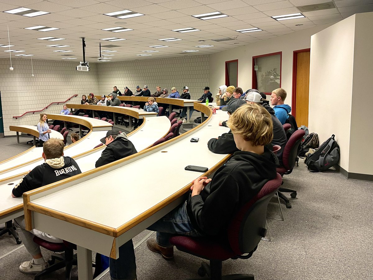 NDSCS_Ag's tweet photo. Progressive Ag made a huge investment in future farmers today!

35 farm &amp; ranch management students in our program will receive a $500 scholarship. In total Progressive Ag invested $17,500 in our students!

Thanks to Progressive Ag’s Shelby for presenting the scholarship https://t.co/LXV7VW0Qzj