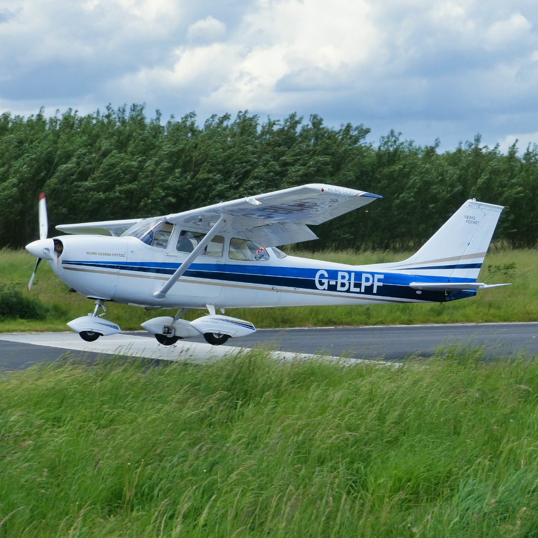 Michaelflying28's tweet photo. Reims-Cessna FR.172 G Rocket G-BLPF arriving at Sandtoft Airfield from Fenland Airfield 11.6.22.
#textronaviation #cessna #reimscessna #reimsaviation #cessnalovers #cessnaaircraft #cessnaaircraftcompany #cessnapilot #flycessna #cessna172 #c172 #f172 #fr172 #cessna172skyhawk https://t.co/OGe5Tw7aZu