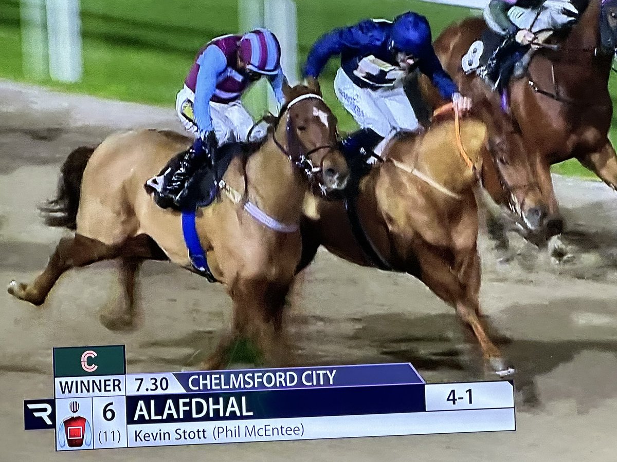 inahoofbeat1's tweet photo. Woohoo double bubble for the Phil Mcentee team 🥂 Well done to all involved! 🥇🥇 https://t.co/GymJStmqbB