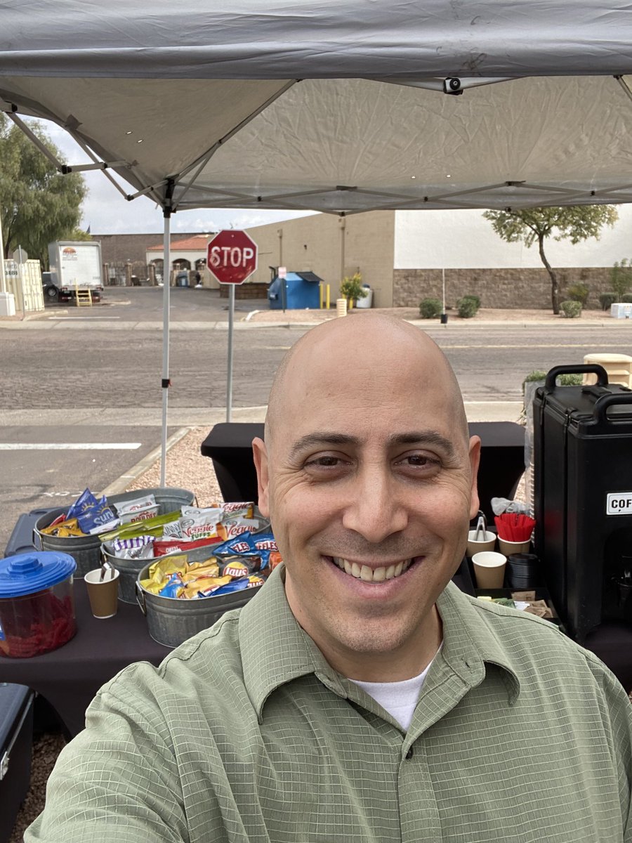 AnthonyTempesta's tweet photo. Hanging out by craft services on set.
#actor #actorslife #onset #crafty #craftservices #commercialshoot https://t.co/d7ozcLiuxx