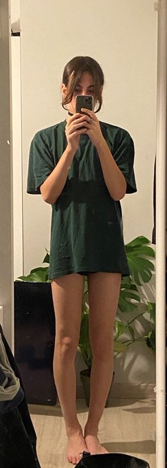 looking so smol .-. https://t.co/LkmNXWOnpK