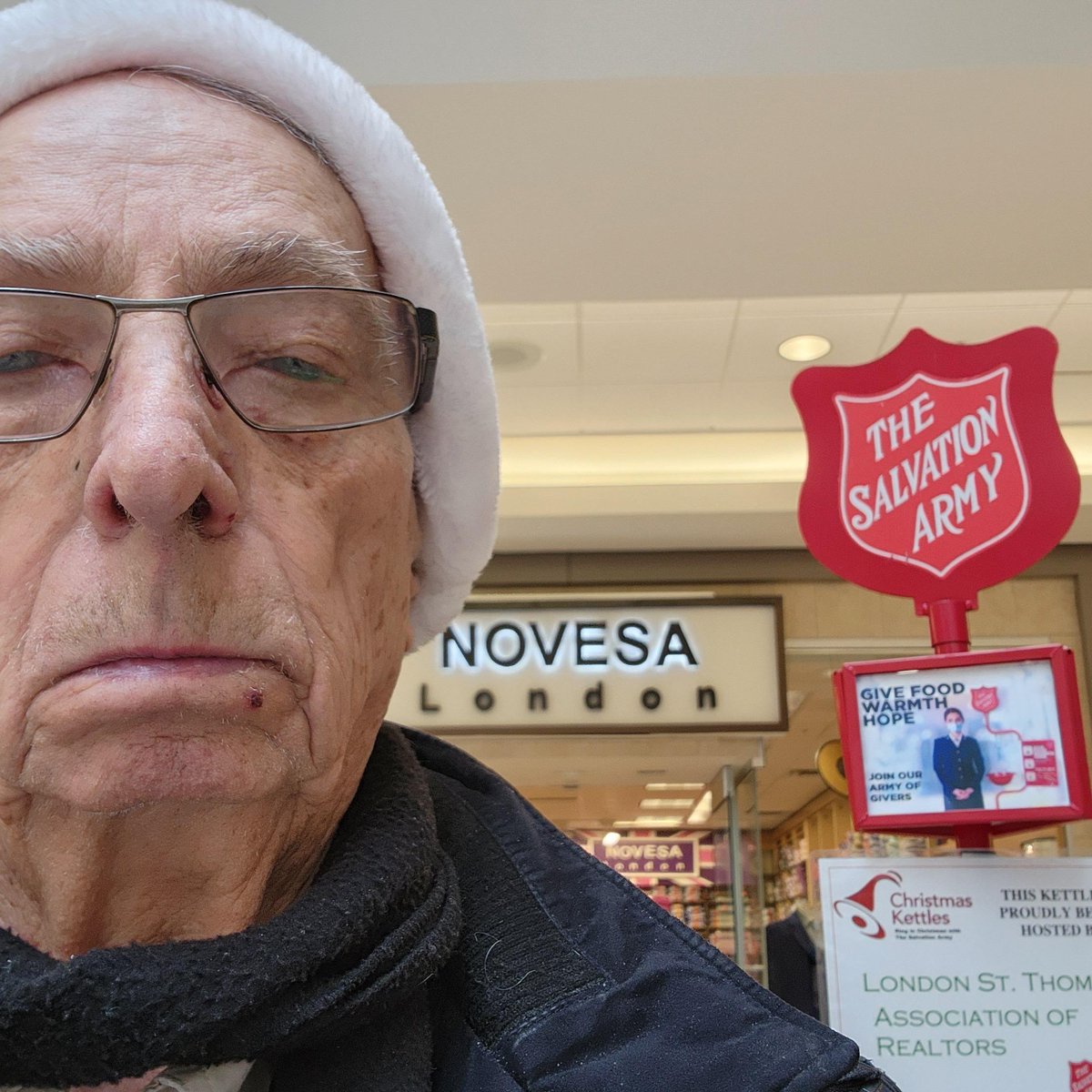 lstartweets's tweet photo. Stop by Masonville Place and say hi to Lew Lint! #LSTAR #REALTORS #London #StThomas #SalvationArmy #ChristmasKettles #KettleDrive https://t.co/hmD21hWagV