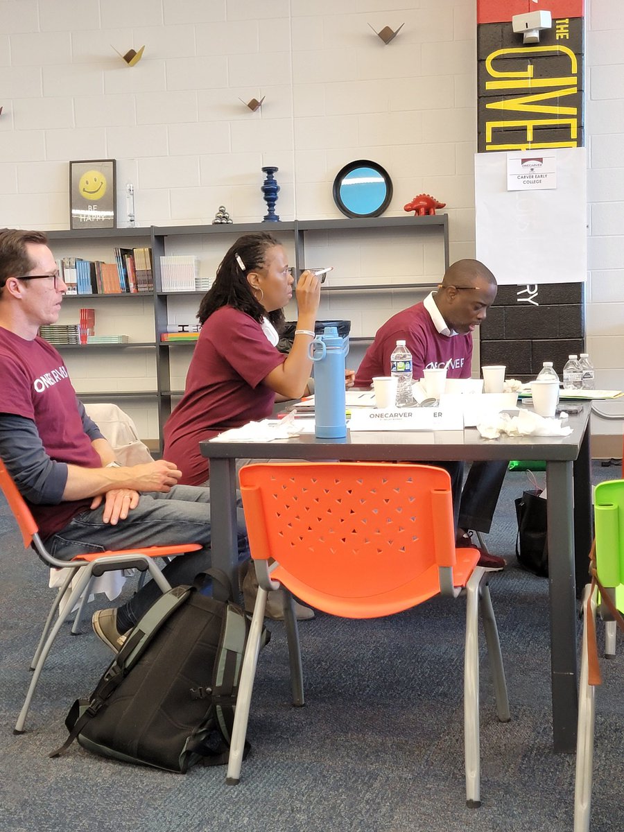 APSPrice's tweet photo. ONE CARVER‼️Many thanks to @TommyUsherAPS and @Underwood_APS for their efforts to unify all schools in the #CarverCluster. We appreciate their leadership, along with @NikkitaDW and @PricePrincipal as we work to make our cluster the Premier APS Cluster! https://t.co/7YboeJ6LYr