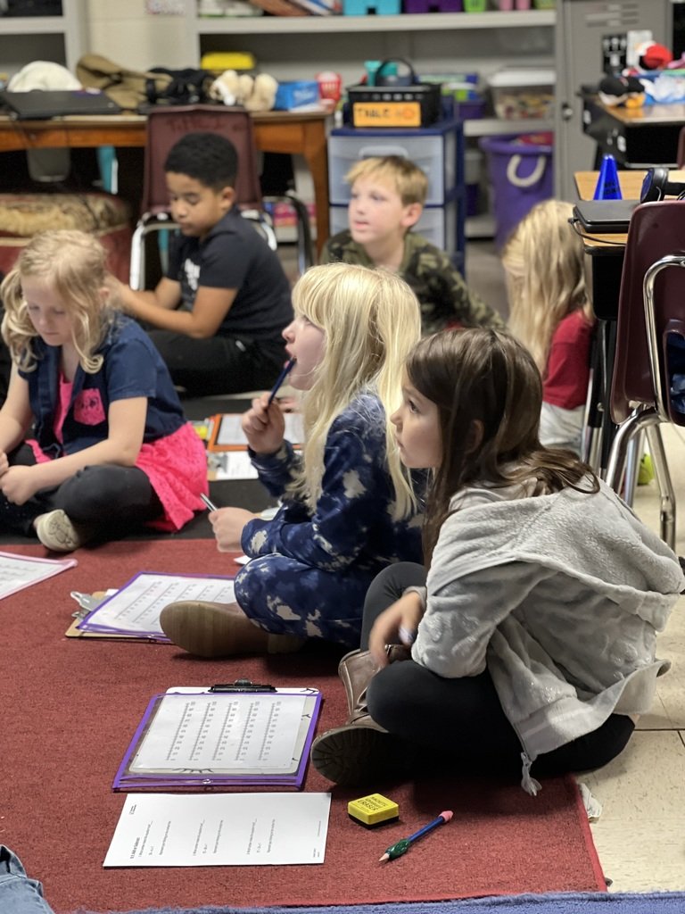 GR8Day2BaPirate's tweet photo. Mrs. Huddleston's class is working on strategies to best figure out what number the tick marks represent on number lines. #Gr8Day2BaPirate #ReadEveryNight https://t.co/MhkcjxvZ7o