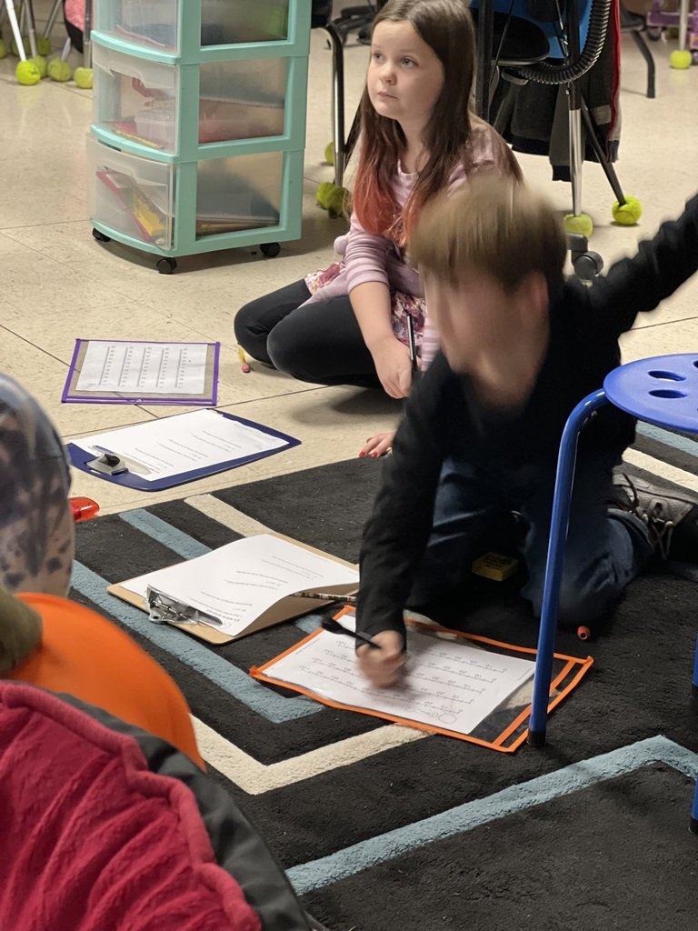 GR8Day2BaPirate's tweet photo. Mrs. Huddleston's class is working on strategies to best figure out what number the tick marks represent on number lines. #Gr8Day2BaPirate #ReadEveryNight https://t.co/MhkcjxvZ7o