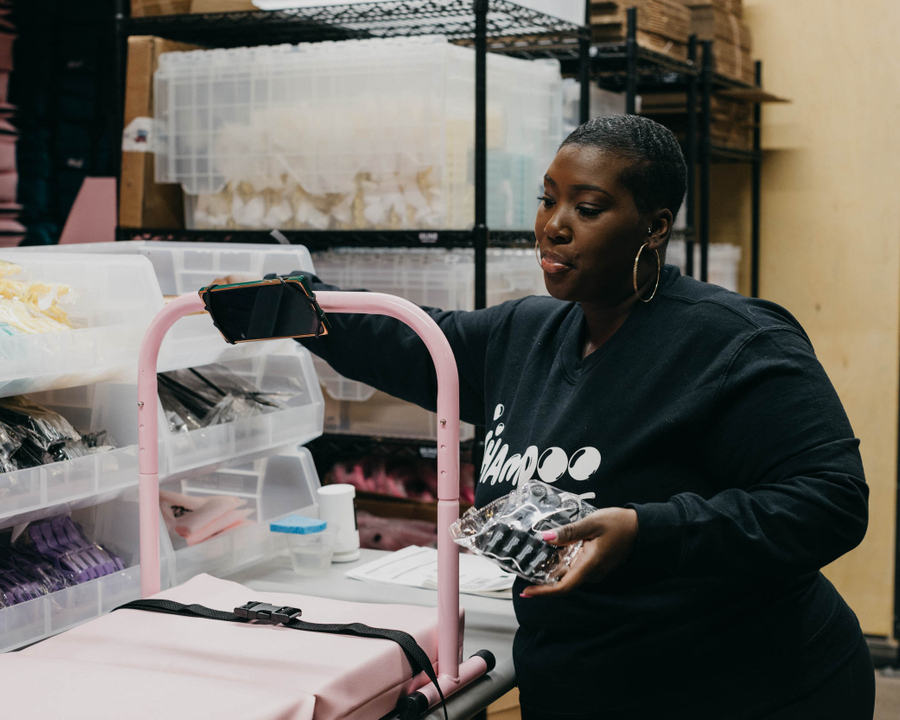TylerStationTX's tweet photo. Meet Kia-Shun Voltz, CEO of ShampooTime ​​​​​​​​​​​​​​​​
· · · · · · · · · · · ​​​​​​​​​​​​​​​​​​​​​​​​
Back in 2016, Kia-Shun was washing her daughter Karter’s thick hair. Karter had sha https://t.co/P5ZEAR8zdI