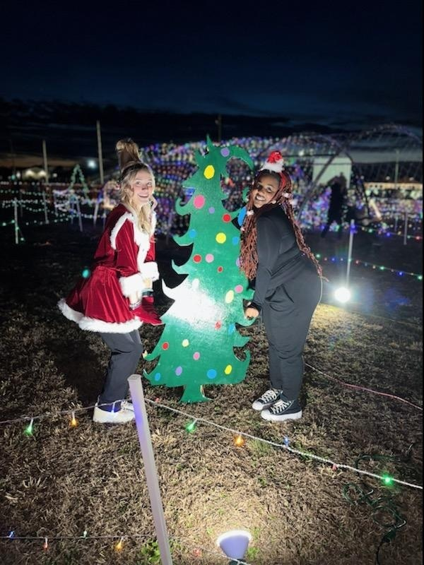 CCTC_CCPS's tweet photo. CCTC loves projects helping the Caroline County community and Greensboro’s yearly Whoville event just got support from more of our programs. Cosmetology students joined in on the fun!
#CCTCGrows https://t.co/sNBJKiNRc8