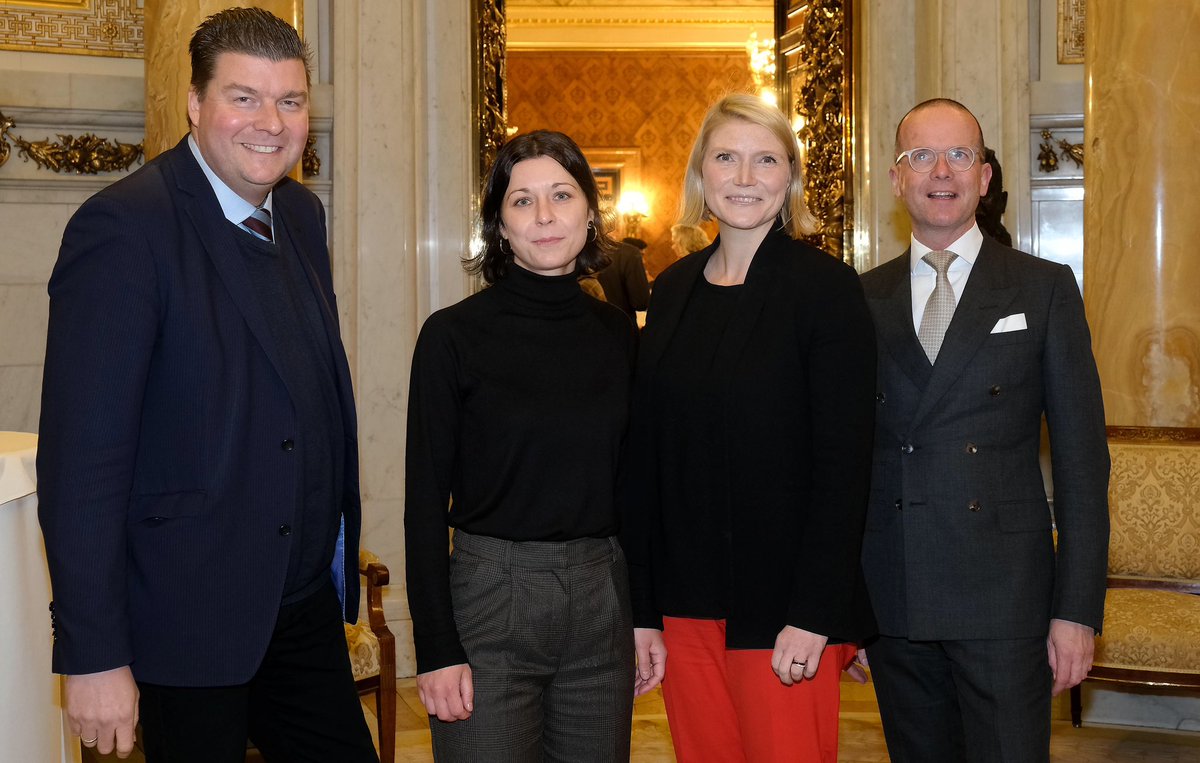 Crowning our #FOTAR-conference with <a href="/EuropaKolleg/">Europa-Kolleg Hamburg</a>: senate reception at historic Hamburg City Hall with <a href="/ADressel/">Andreas Dressel</a>, our <a href="/winter_elis/">Elisabeth Winter</a>, <a href="/Cluverc/">Cathryn Clüver Ashbrook</a> and Markus Kotzur (<a href="/EuropaKolleg/">Europa-Kolleg Hamburg</a>) Most fitting place for a discussion on port cities.