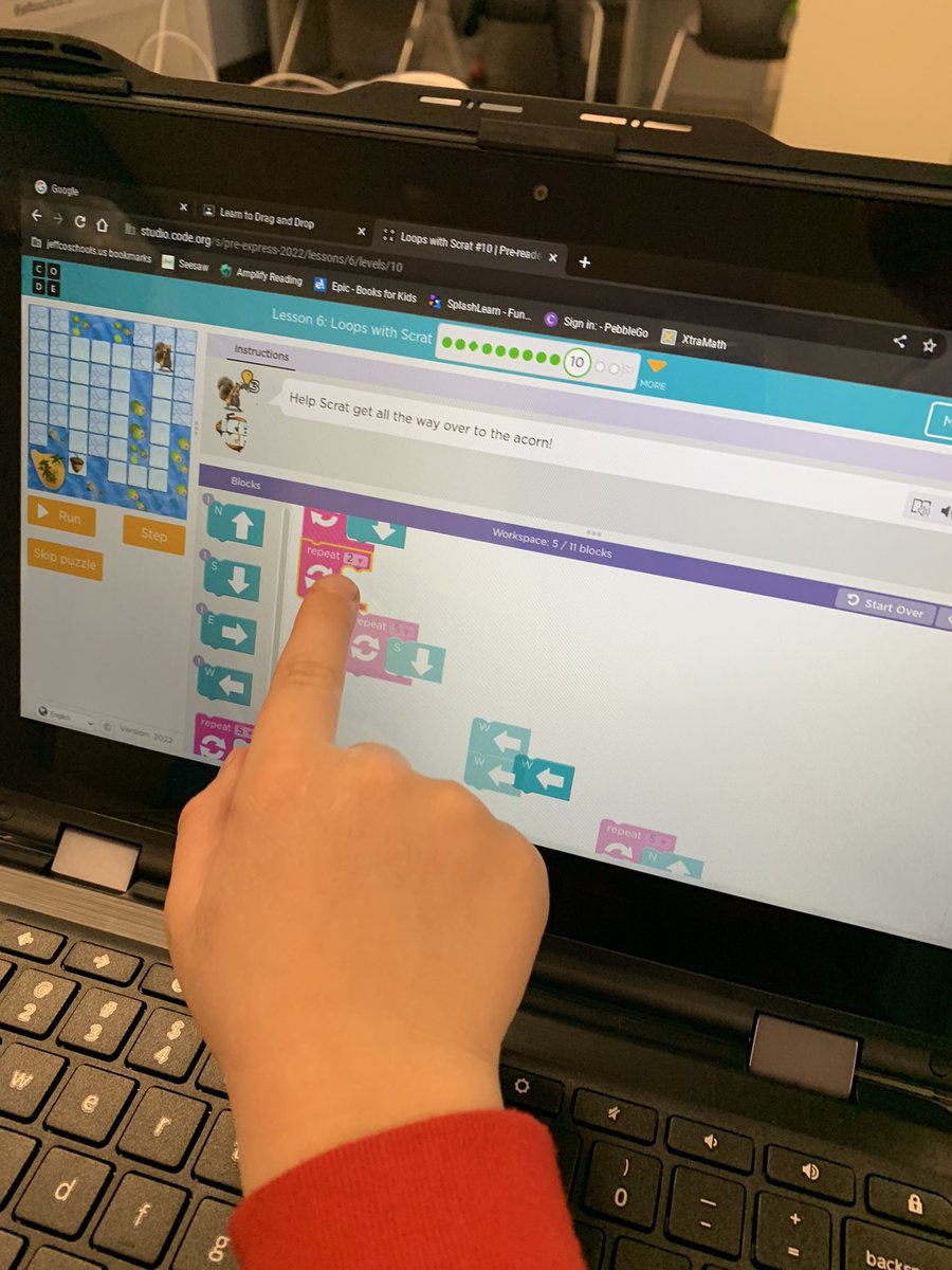 dlpd17's tweet photo. Lots of @codeorg in 2nd grade this week! #HourOfCode #secrestelementary https://t.co/bP5Jk4GSsZ