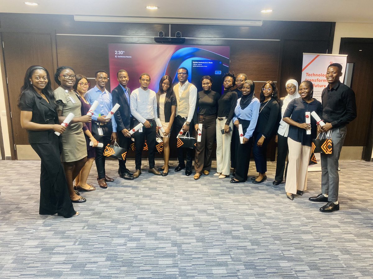 Somadina_Godwin's tweet photo. I ended my internship with @myaccessbank today and received a permanent offer. It’s been a very fruitful journey. 
#access_bank
#AdvanceAfrica 
@udacity https://t.co/VPrqZL0yCK