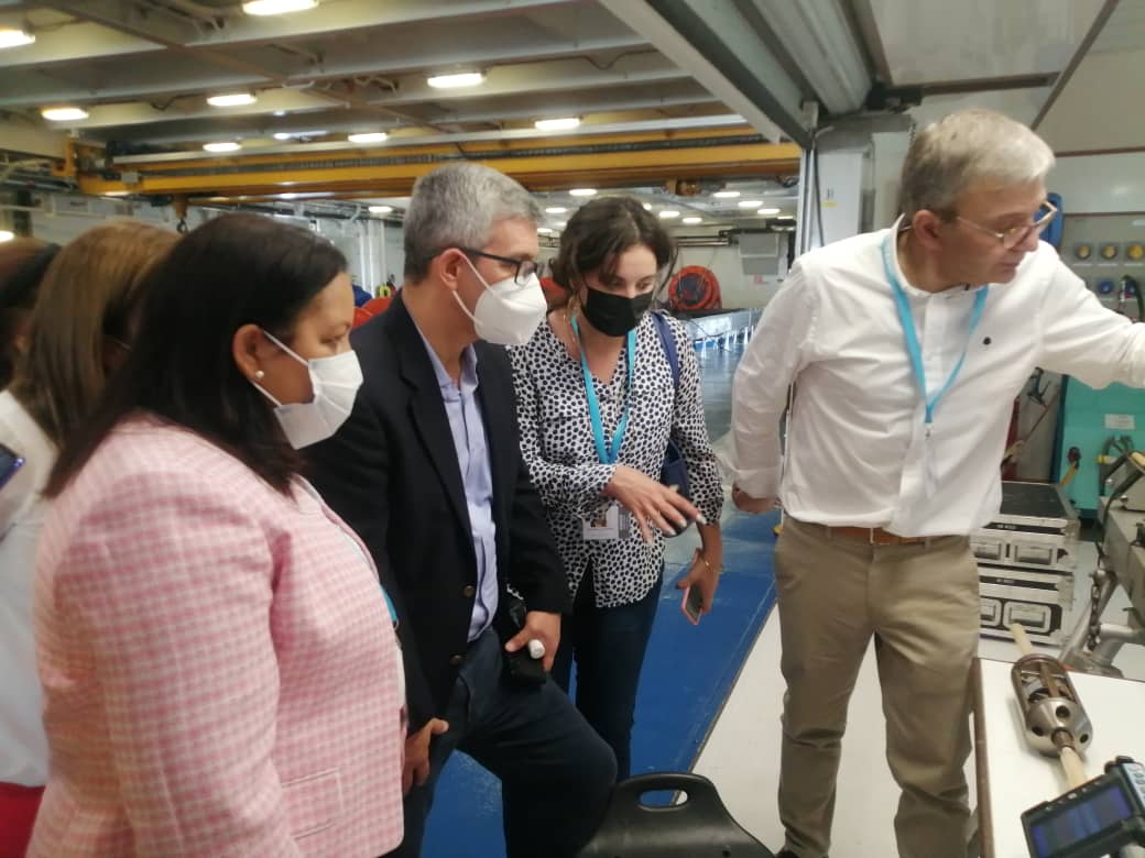 MayraArevich's tweet photo. Participé en acto oficial para iniciar las labores técnicas del nuevo cable submarino. Estuvieron presentes el Viceprimer Ministro @JorgeLuisPerd20, el Gobernador de Cienfuegos, el Embajador de Francia en #Cuba y directivos de las empresas @ETECSA_Cuba y @OrangeIC. (����) https://t.co/3Nw9eHdue2