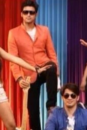 Akhiawal's tweet photo. Manik said Drummers are his Favorite ๐ญ๐ญ we know why Manik๐คง๐คง๐๐ #ManBir #ManikMalhotra #KYY4OnVoot https://t.co/0gwyjVNNgm
