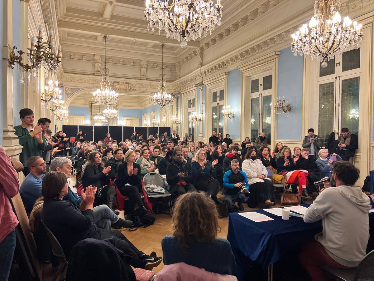 SimonnetDeputee's tweet photo. Pécresse et Macron organisent la casse de l’enseignement professionnel : pour eux les jeunes des classes populaires sont de la main d’œuvre à bas coût à disposition des patrons
Beaucoup de monde en mairie du 20e contre la réforme du lycée pro et la fermeture de 9 lycées à Paris ! https://t.co/2zksgYjQni