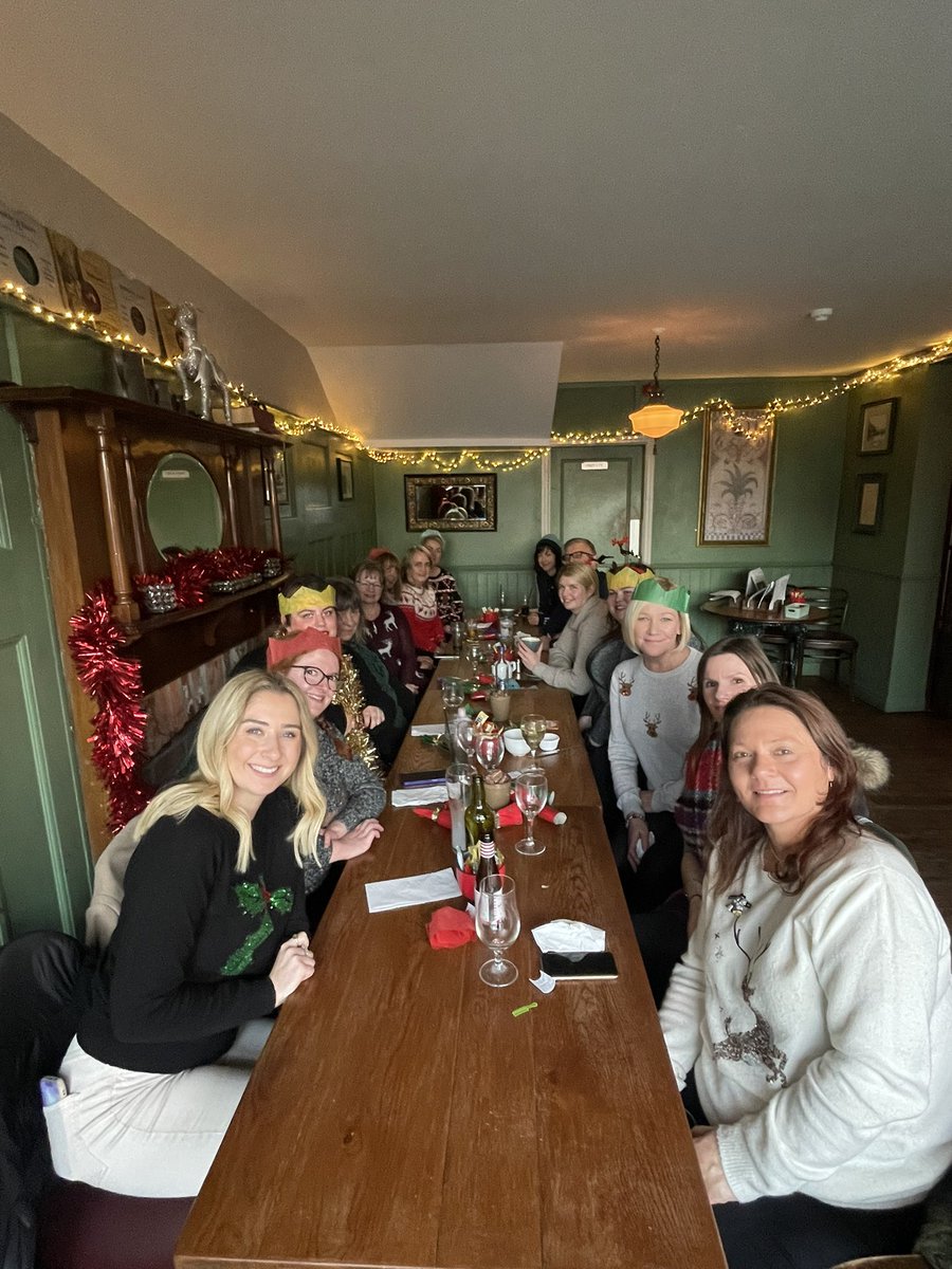 steph_downing's tweet photo. Christmas lunch with the best faculty at Hull University #universityofhull #facultyofartscultureandeducation https://t.co/AuisAD1RDq