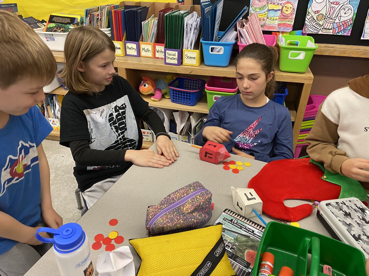 jen_cormier's tweet photo. Time to play dreidel with our learning buddies🕎 https://t.co/u4cte5KD0g